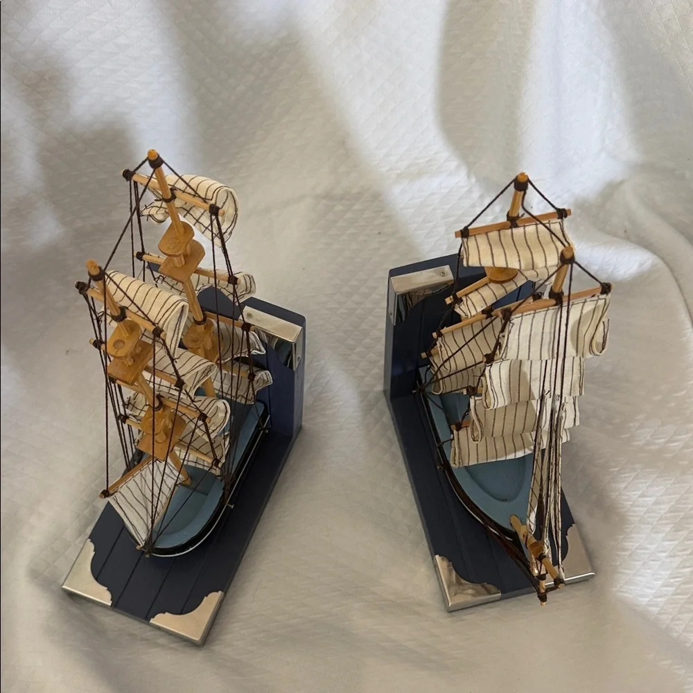 Vintage Nautical Wooden Sailing Ship Bookends set of 2, Navy blue, Like New! - Picture 4 of 9